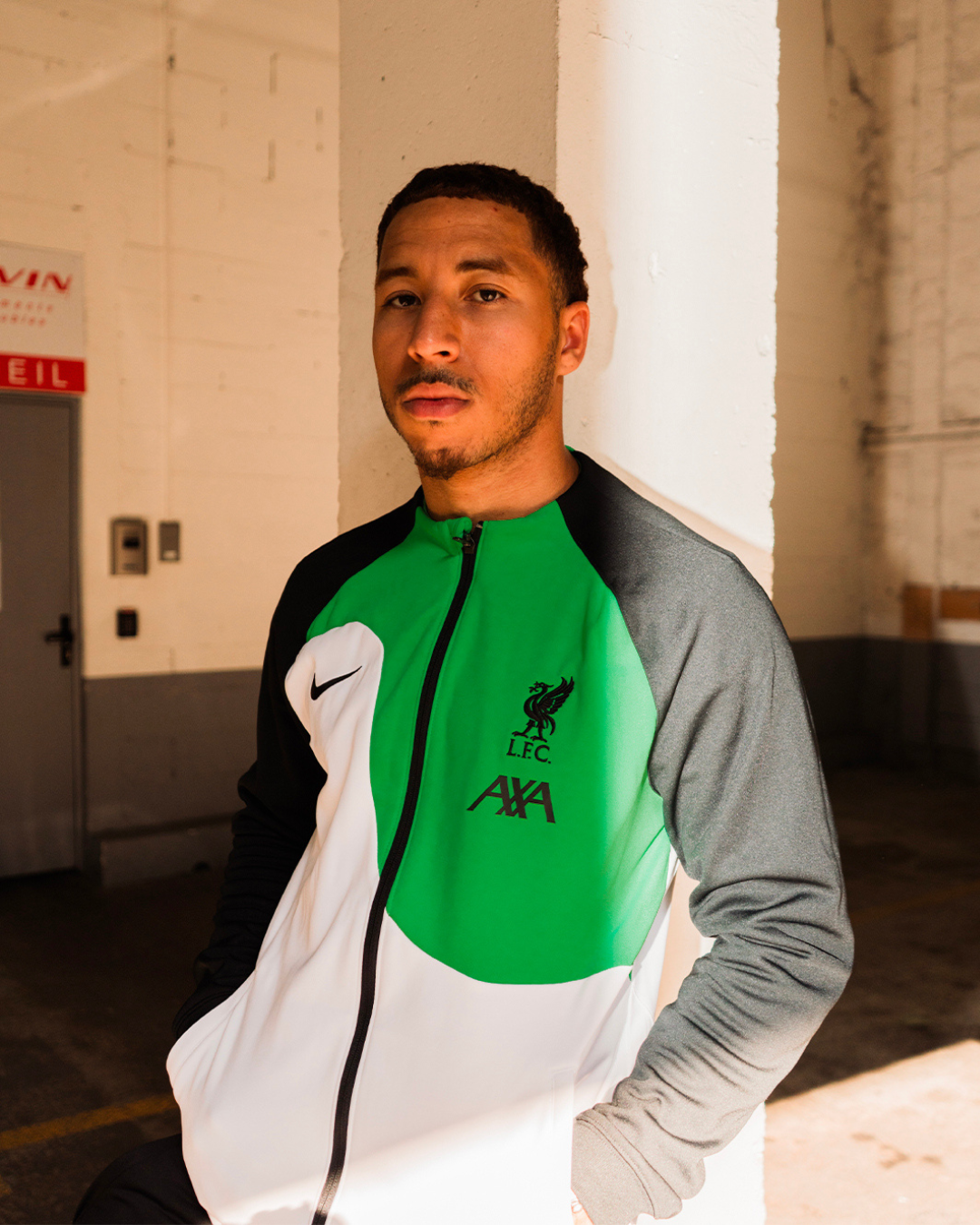 Chaqueta profesional de la academia del Liverpool FC - Negro/Verde/Blanco