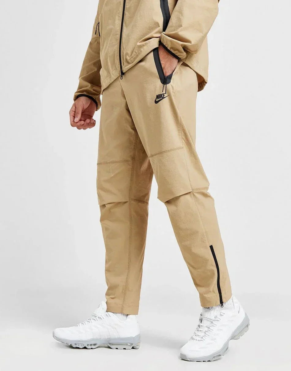 Pantalones deportivos Nike Tech