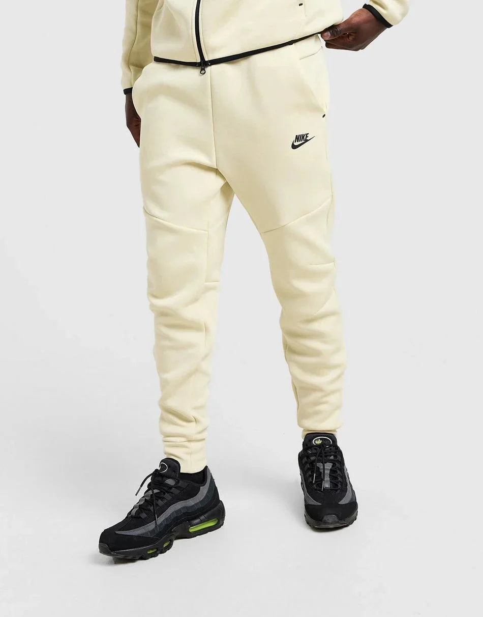 Pantalones deportivos Nike Tech Fleece