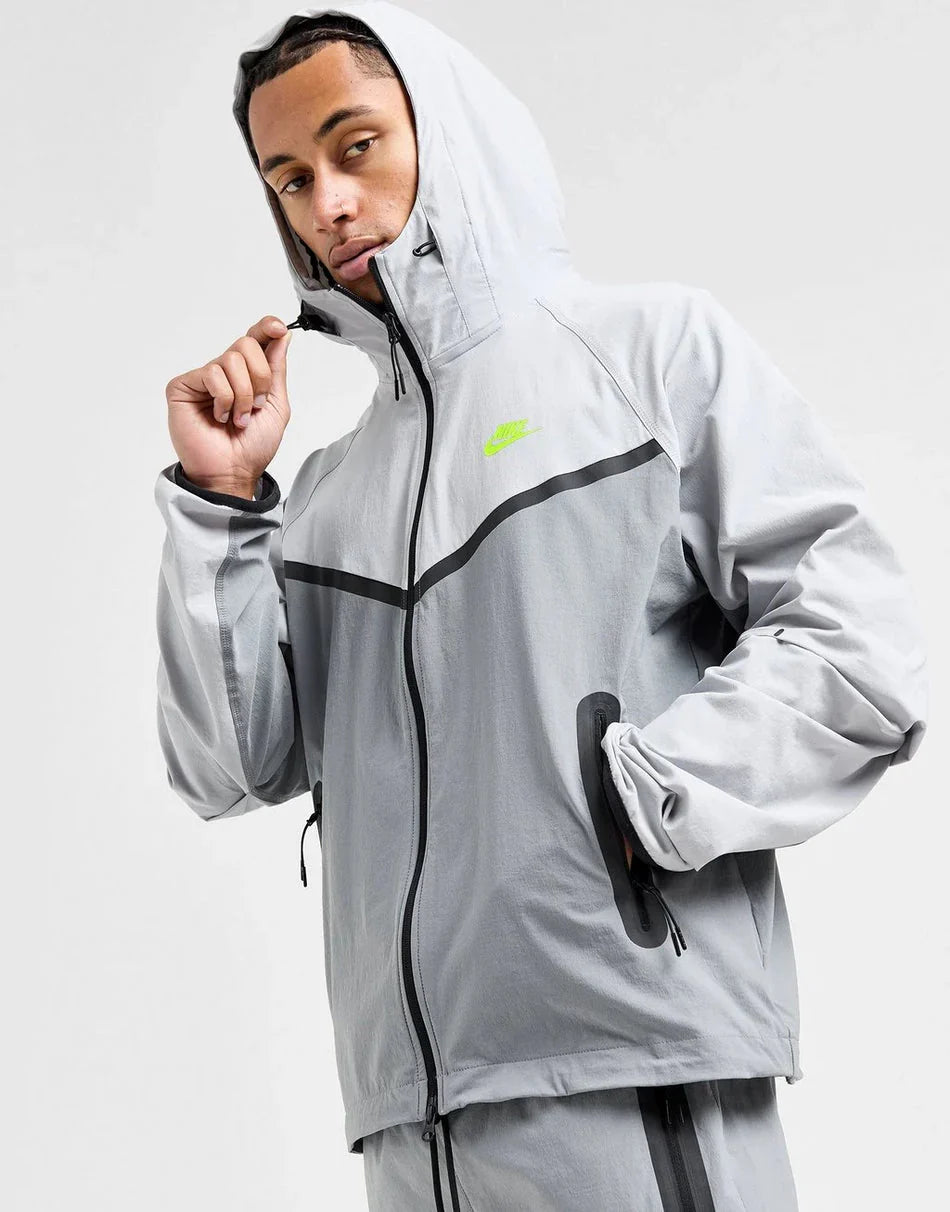 Chaqueta con capucha y cremallera completa Nike Tech Woven