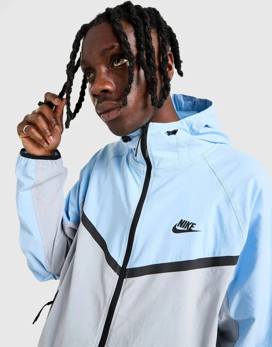 Chaqueta con capucha y cremallera completa Nike Tech Woven
